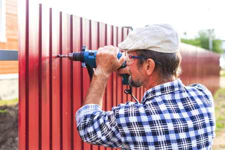 Fence Company vs DIY